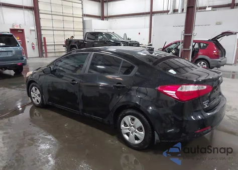 2015 Kia Forte Lx z USA, uszkodzony, nr VIN KNAFK4A68F5263991